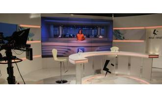 Mitsubishi LED cubes transform studio set