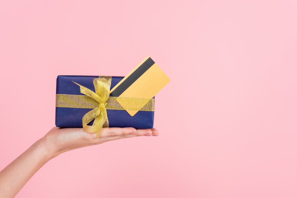 christmas-shopping-with-a-cashback-credit-card-the-top-deals-and-how