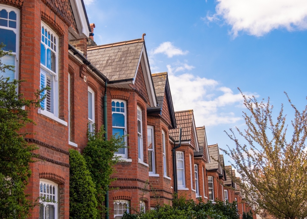 UK house prices hit £300k milestone in January  
