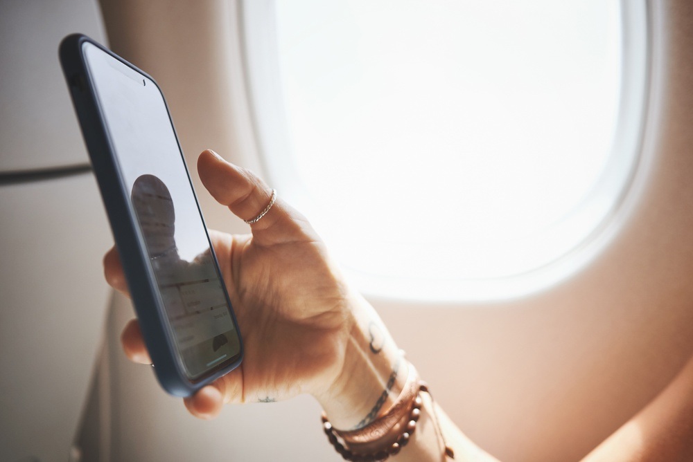 Mobile phone overseas roaming charges jump 182%