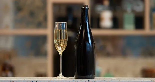 Croxsons unveils first British-made sparkling wine bottle