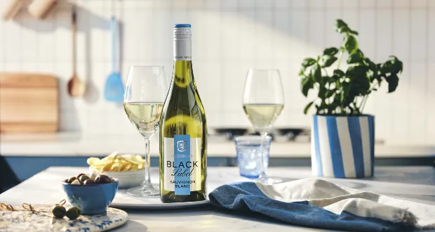 McGuigan Wines unveils pioneering 300g lightweight Burgundy bottle