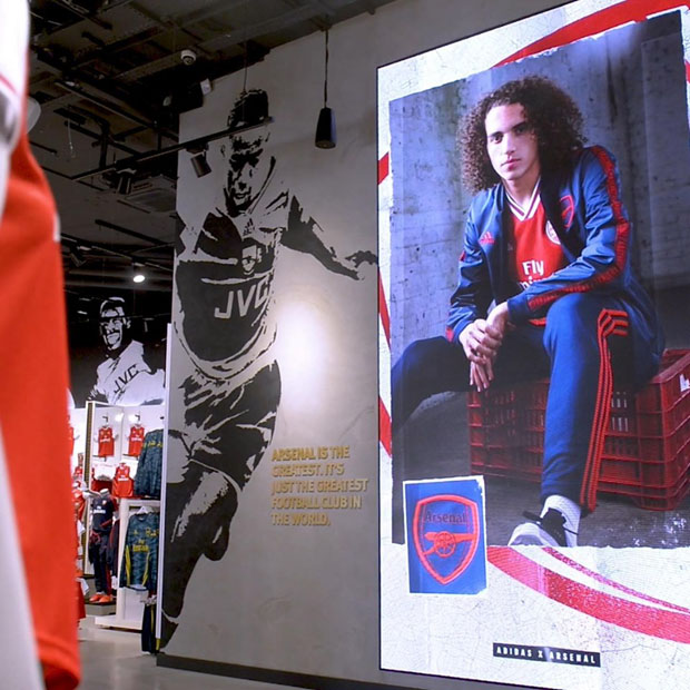 Arsenal fan skills recorded in merchandise store | AV Magazine