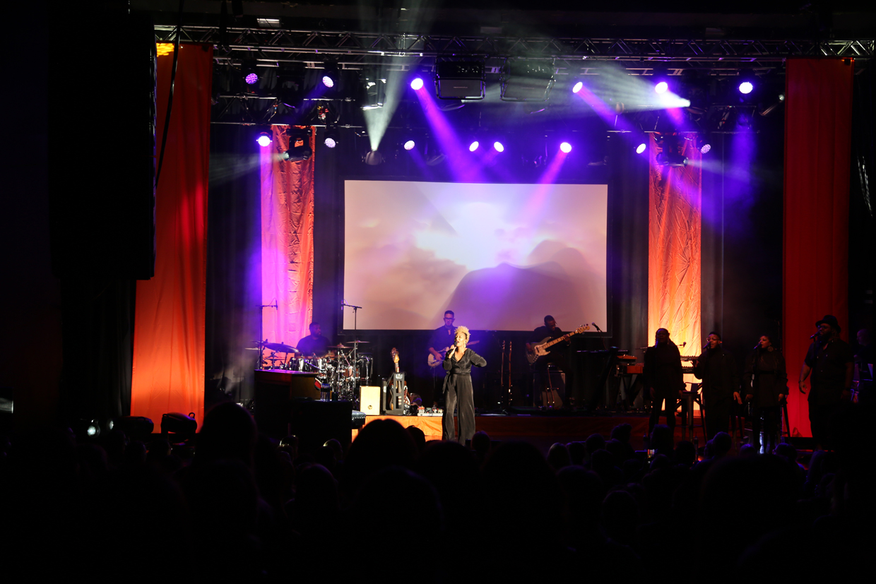 Emeli Sande Tour Notches Up graphics Software First Emeli sande tour notches up graphics software first