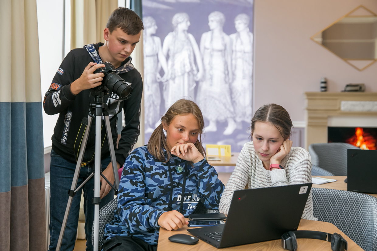 Fireplace Hall displays develop students' soft skills | AV Magazine