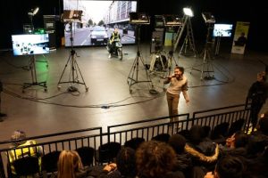 School-children-learn-about-virtual-production-including-how-lighting-is-cleverly-used-to-integrate-the-real-and-the-virtual-%C2%A9J.LeeUSE-300x200.jpg