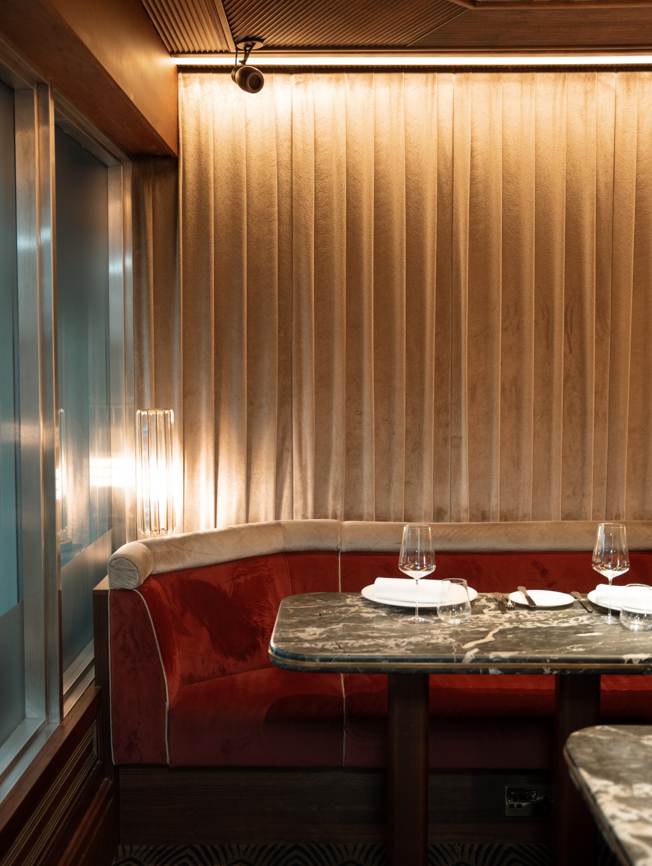 London s Savoy Grill Finds K array Speakers To Its Taste AV Magazine London s savoy grill finds k array speakers to its taste av magazine