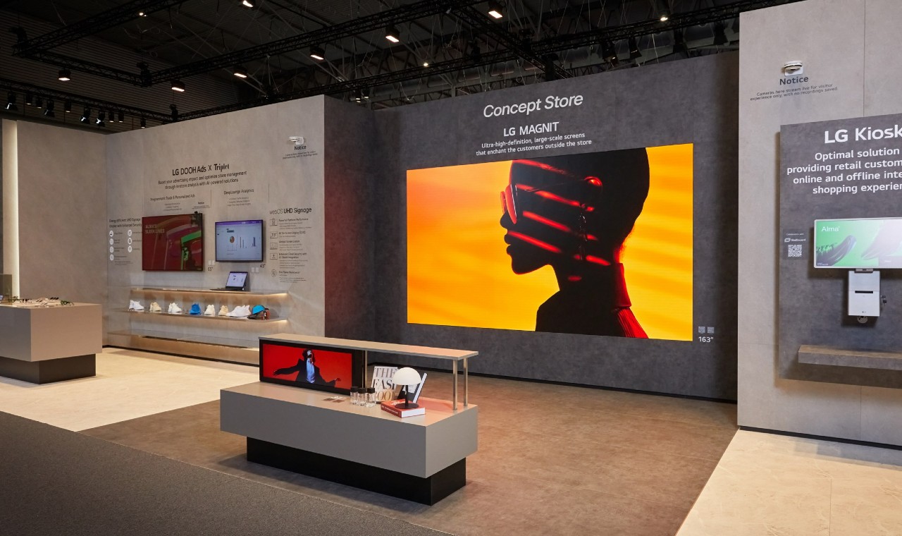 LG turns visitor faces into pop art on kinetic LED at ISE LG adds AI ...