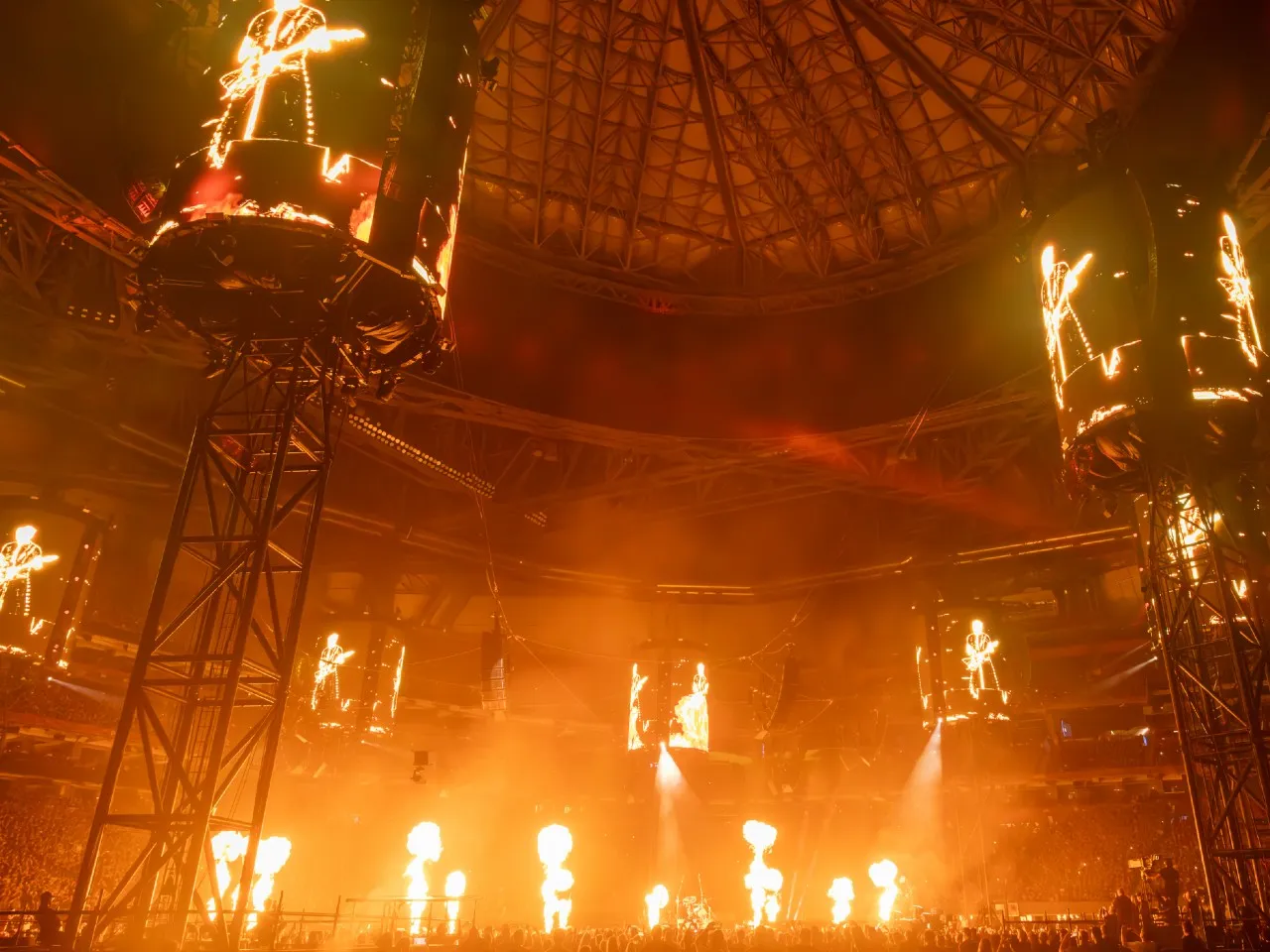 Metallica switches servers for towering LED video content